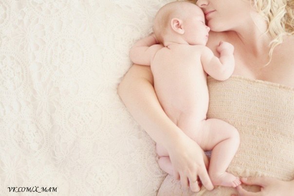 Счастлива, потому что пою колыбельную, потому что маленькие ручки путают мои волосы, потому.что на ...