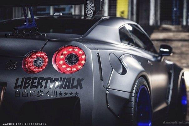 Nissan GT-R - 5