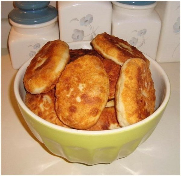 Быстрые пирожки с картошкой и мясом.Ингредиенты: 2 стакана сметаны (кефира, ряженки, простокваши) 2 ...
