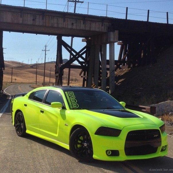 Dodge Charger SRT8 - 4