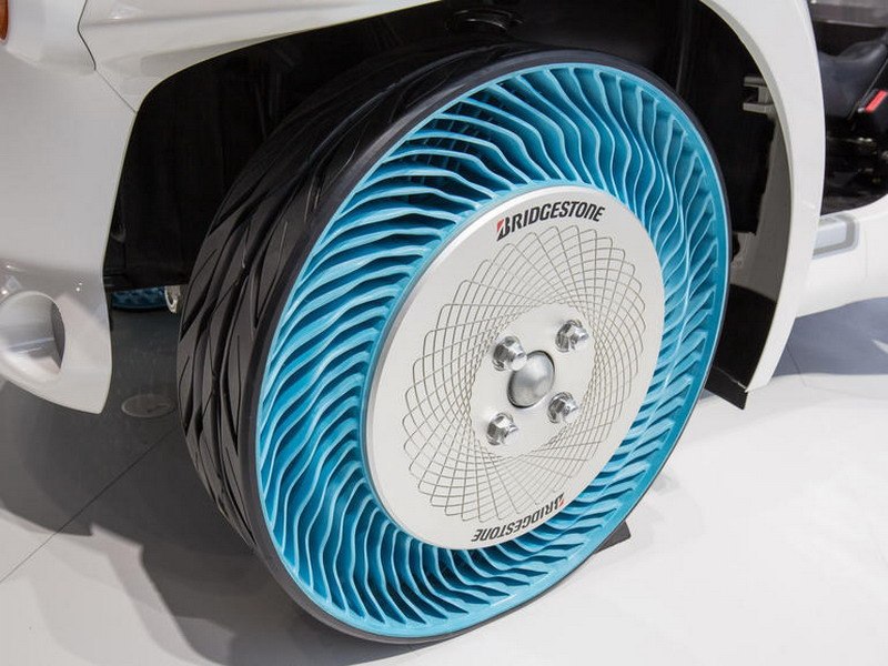 Bridgestone представила новые шины, которые никогда спускают.На Парижском автошоу компания ...