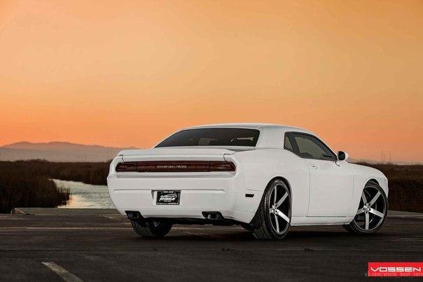 Dodge Challenger - 2