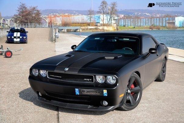 Dodge Challenger SRT8.