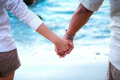 Доверяйте любимым, не ищите изъяна, Не пытайтесь поймать хоть пол-слова обмана... В мелочах не ...
