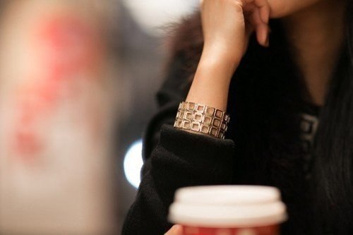 Наберись смелости, если хочешь что-то изменить. Наберись терпения, если что-то изменить невозможно. ...