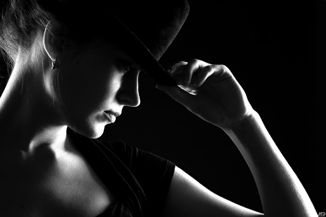   : Black & White - 7