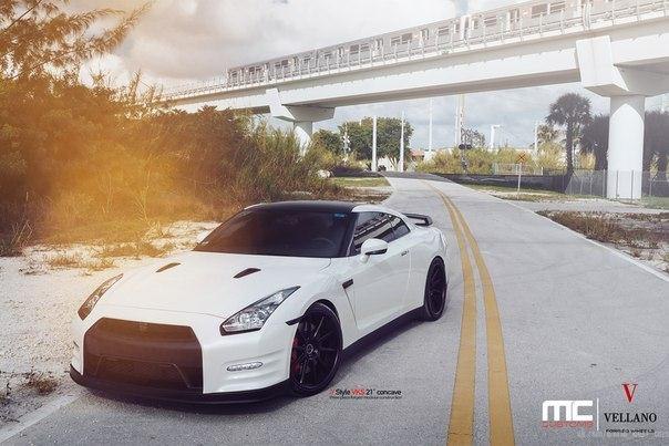 Nissan GT-R on Vellano Forged Wheels. - 4