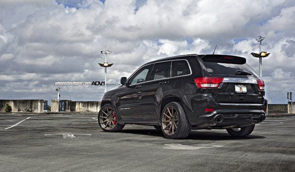 Jeep Grand Cherokee SRT8 - 8