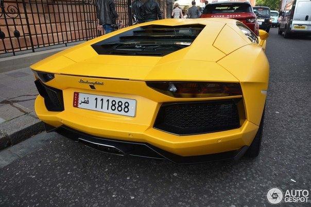 Lamborghini Aventador LP 700-4.  -  V12 (6498 )  - 700 ..  8250 ... - 6