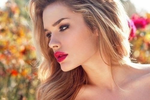 Никого не слушай. Имей своё мнение. Свою голову. Свои мысли и идеи. Планы на жизнь. Никогда не ...