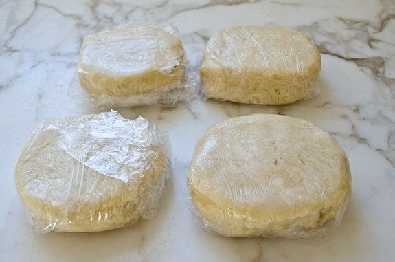 Рогалики с орешками и изюмом.Ингредиенты:белый сахар 2 ст. л.грецкие орехи 1 стаканизюм 1/2 ... - 6