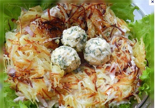 Салат "Гнездо глухаря" Ингредиенты: Куриное филе – 200 г Ветчина – 100 г Шампиньоны из ...