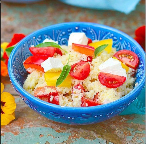 Овощной салат с кус-кусом.Ингредиенты:Кус-кус — 150 г Помидоры черри — 300 г Перец болгарский — 2 ...