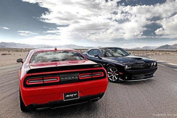 Dodge Challenger SRT - 8