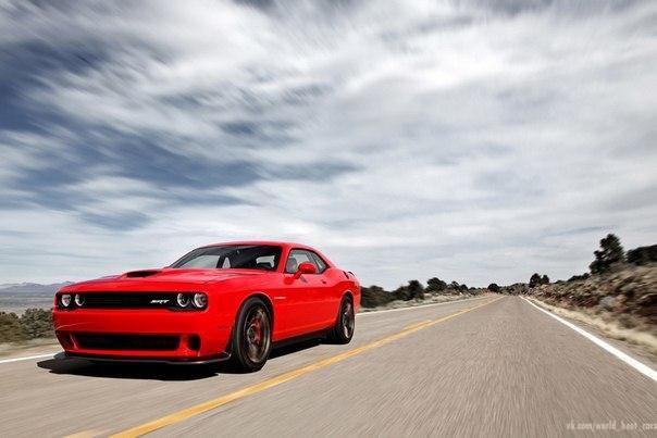 Dodge Challenger SRT - 4