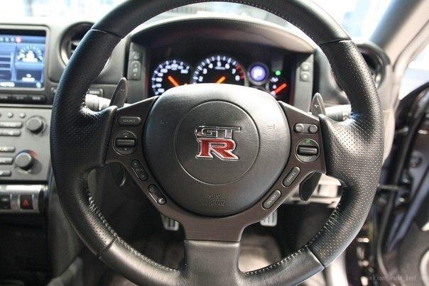 Nissan GT-R Spec V - 4