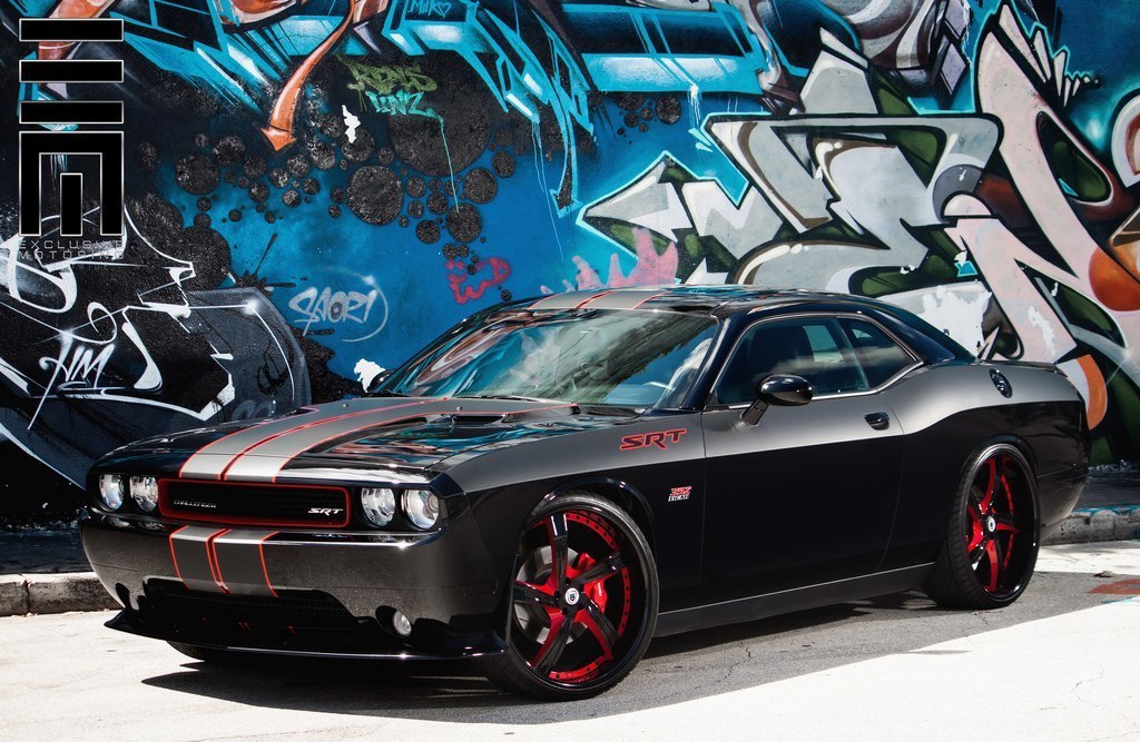 Dodge Challenger.   -. - 5