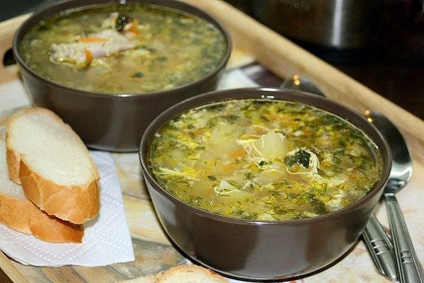Куриный суп с яйцом.Ингредиенты на 4 л.:0,8-1кг. курицы1 луковица1 морковь4-5 картофелин2 ...