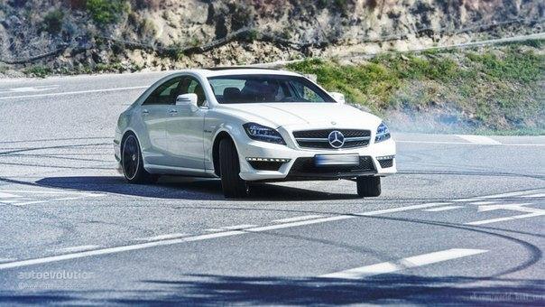 Mercedes-Benz CLS 63 AMG 4Matic S-Modell.: 5461 : 585 .. : 800 ...