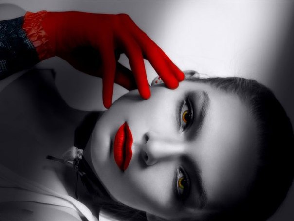 Я не просто женщина. Я - стерва, Но в хорошем смысле, ты, поверь. Просто поиграть люблю на нервах ...