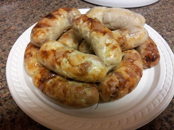 домашняя колбаса куриная.Окорочка 6 шт ( Россия ),2 грудки.Филе порезать кусочками,добавить ...