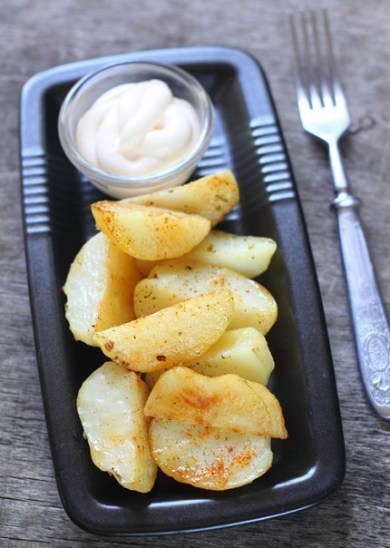 Запеченная картошка. Очень вкусный картофель, а главное готовится очень быстро! Вам потребуется: ...