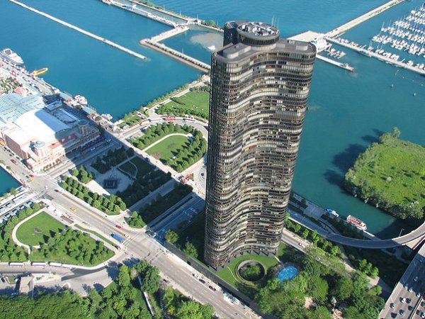 Самый высокий многоквартирный жилой дом — 70-этажный «Лейк Пойнт Тауэр» в Чикаго (Иллинойс, США), ... - 4