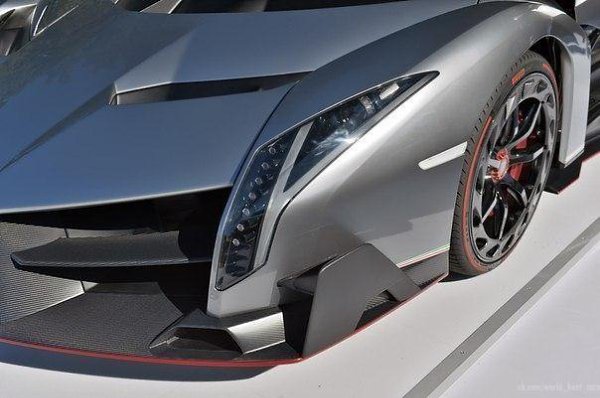 Lamborghini Veneno. V12   6,5  750 ..   2,8 ... - 3