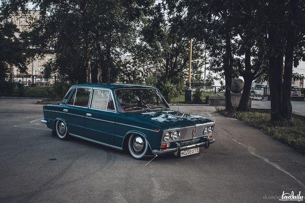 Lada 2103 (Lowdaily)