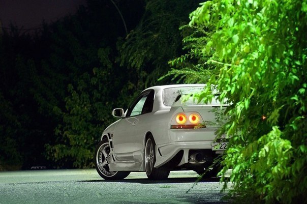 Nissan Skyline GT-R R33 - 7