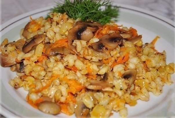"Перловая каша с грибами" Ингредиенты: Крупа перловая 250 гр. Шампиньоны 200 гр. Морковь ...