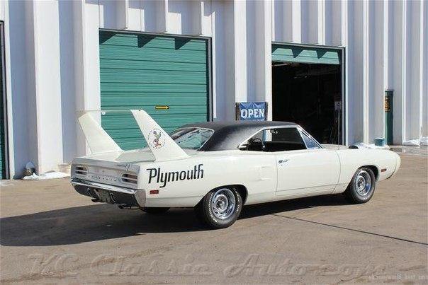 1970 Plymouth Super Bird 440 Six Pack 4 Speed - 2