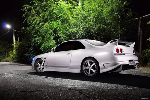 Nissan Skyline GT-R R33 - 3