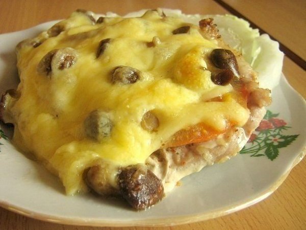 Мясо по-купечески (с грибами).Ингредиенты:- свинина (карбонат) - 4 кусочка- грибы замороженные ...