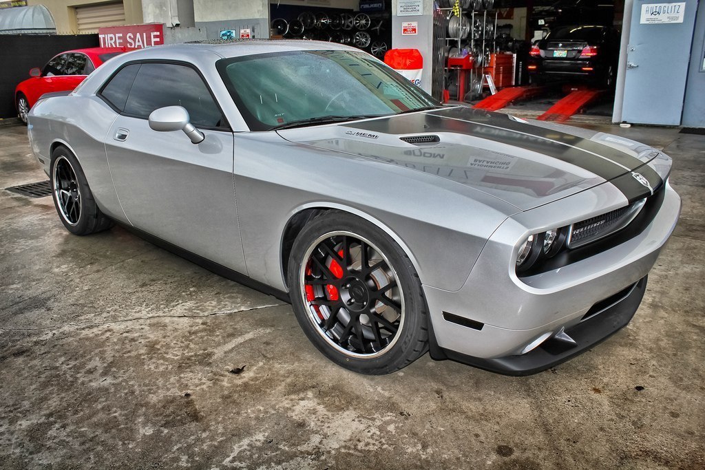 Dodge Challenger.   -. - 7