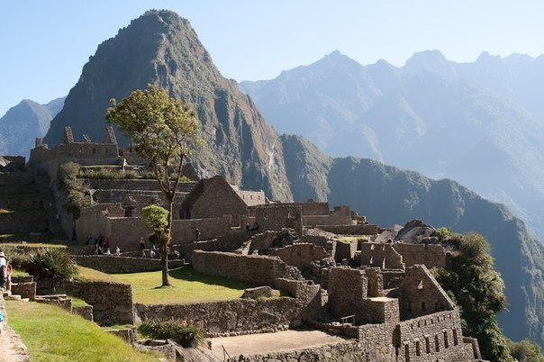 - (   machu pikchu  