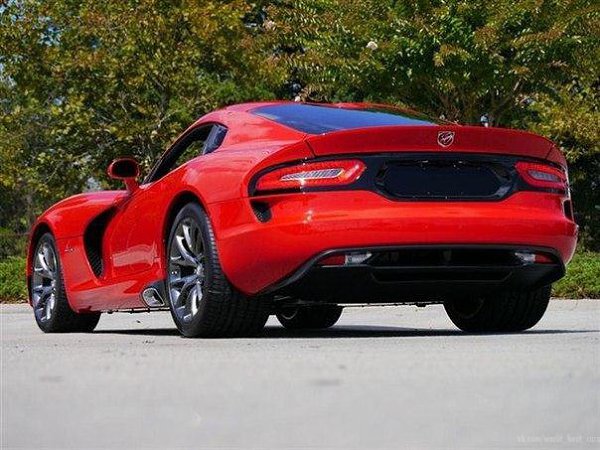 Dodge Viper.Двигатель: 8,4L V10Мощность: 640 л.с.Крутящий момент: 810 НмКоробка передач: МКП-6Разгон ... - 2