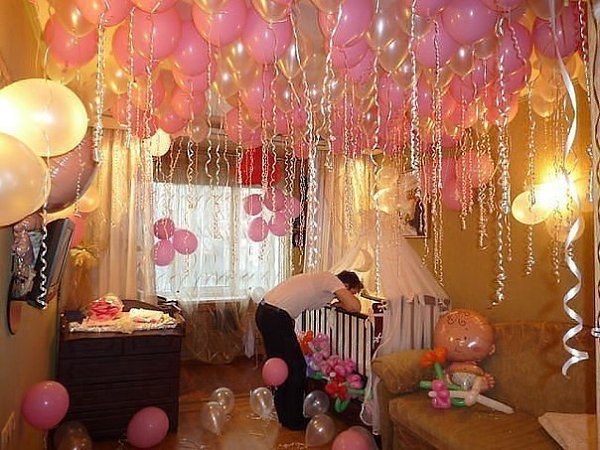 Вот как надо встречать из роддома любимых)