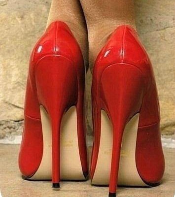 Не будь девушкой которой нужен мужчина. Будь девушкой, которая нужна мужчинам!