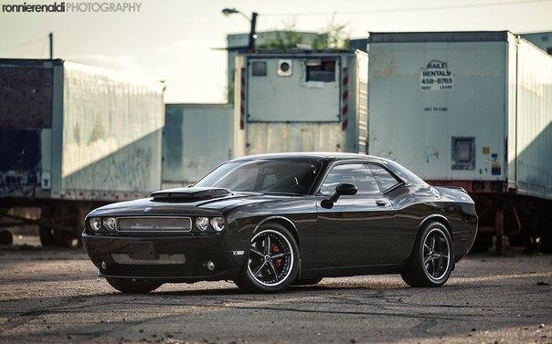 Dodge Challenger SRT8.
