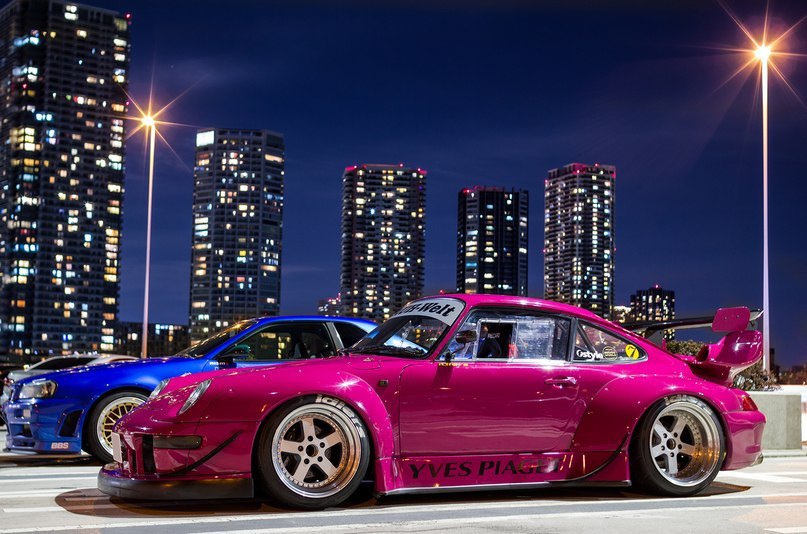 Porsche 911 RWB.