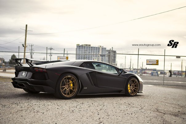 Lamborghini Aventador LP 700-4.: 6.5L V12: 700 .. : 690 : ... - 6