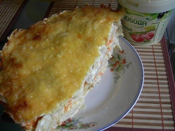 Куриное филе под шубой.Ингредиенты:- 500 г куриного филе- 2 моркови- 2 головки репчатого лука- 600 г ...