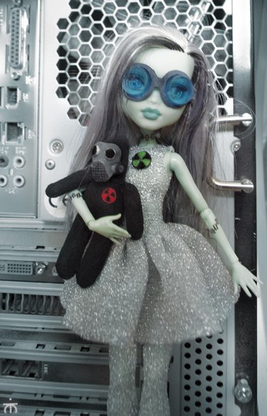 �������))