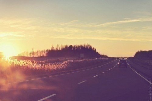 ...ехать на закате...не важно куда...просто ехать...слушать любимую музыку и ни о чем не думать