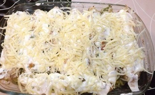 Куриные рулетики по-домашнему.Ингредиенты (на 8 порций): - Куриное филе- 8 шт грудки(1,5кг)- Сыр ... - 5