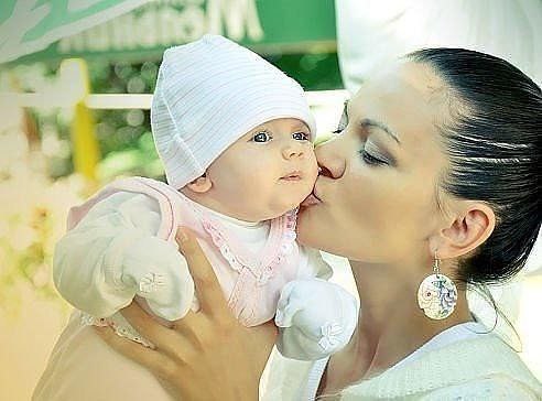 Если Бог хочет сделать женщине комплимент, он дарит ей Дочь!!! А если хочет ее защитить, то дарит ей ...