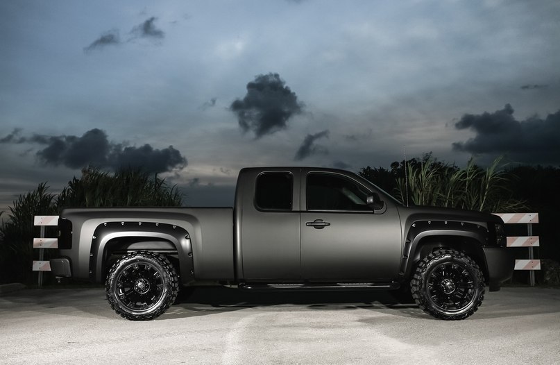 Customized Chevrolet Silverado - 5