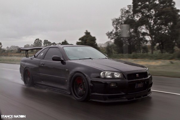 Nissan Skyline GT-R R34 - 6