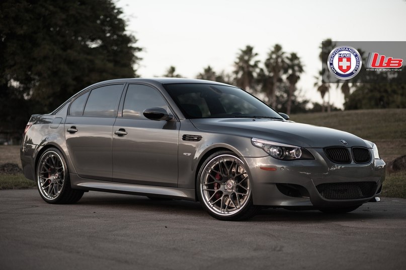 BMW M5.